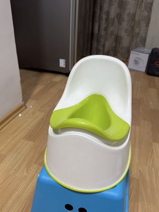 Продам гошок и поставка стульчик IKEA