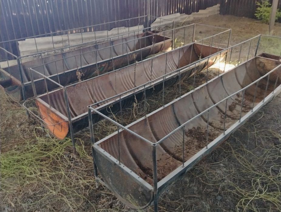 Продам сельхоз кормушки