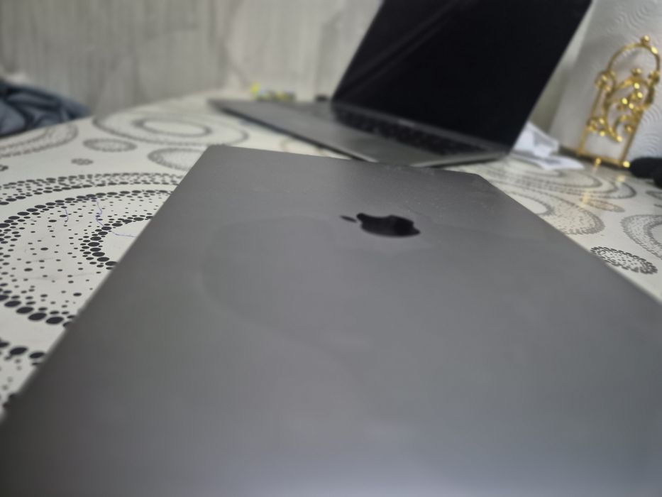 Apple Macbook core i5 LapTop 8,128