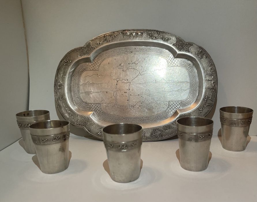 Антиквариат раритетный фамильный набор Серебряный поднос с рюмками