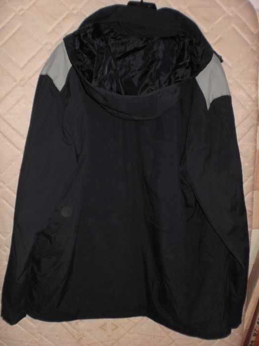 Geaca barbateasca treisferturi de la firma ElCorteIngles Spania