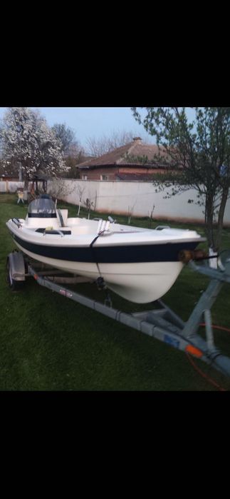 Лодка мегакрафт 3,90 с мотор Сузуки 20коня