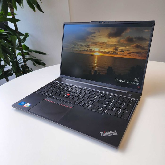LENOVO ThinkPad 16" i5 2024 16gb RAM SSD 512 raport bateri - nou cutie