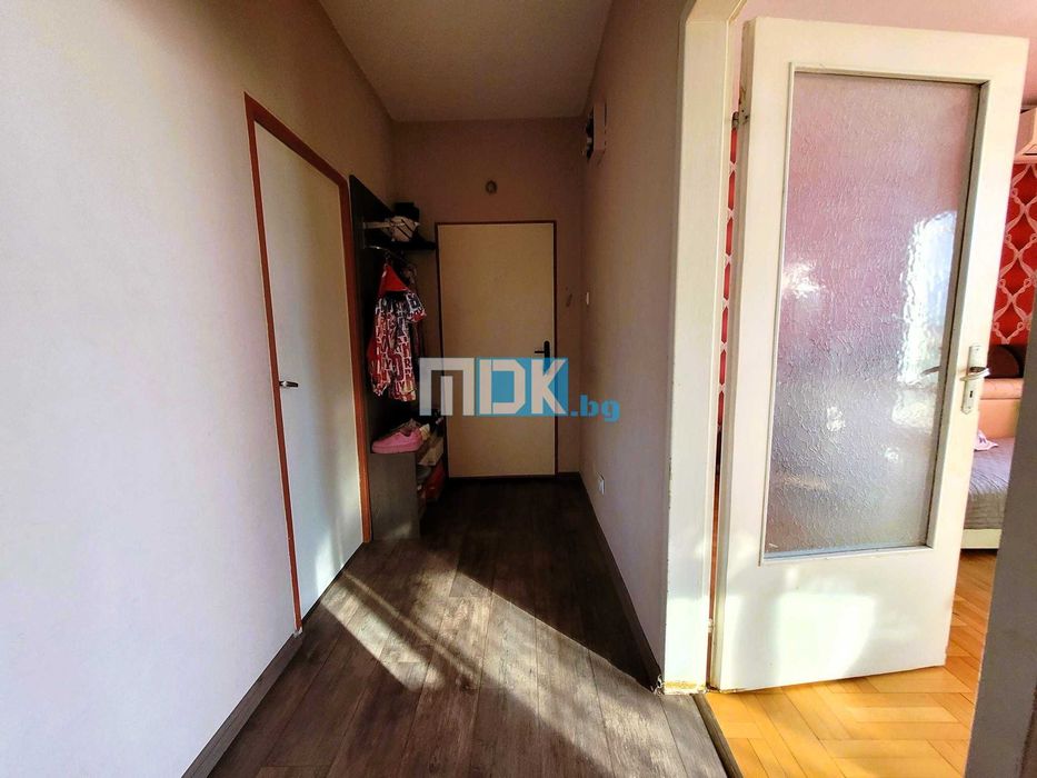 Голям реновиран и обзаведен 3-стаен Коматево