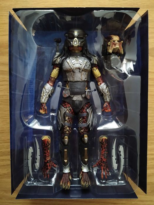 Екшън фигура NECA Fugitive Predator w/ LED Bio-mask