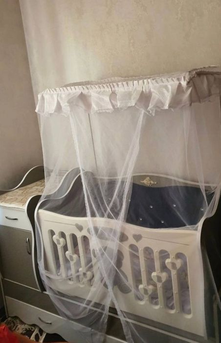 Детский кровать и коляска сотилади