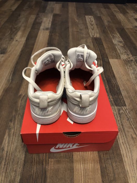 Adidasi NIKE