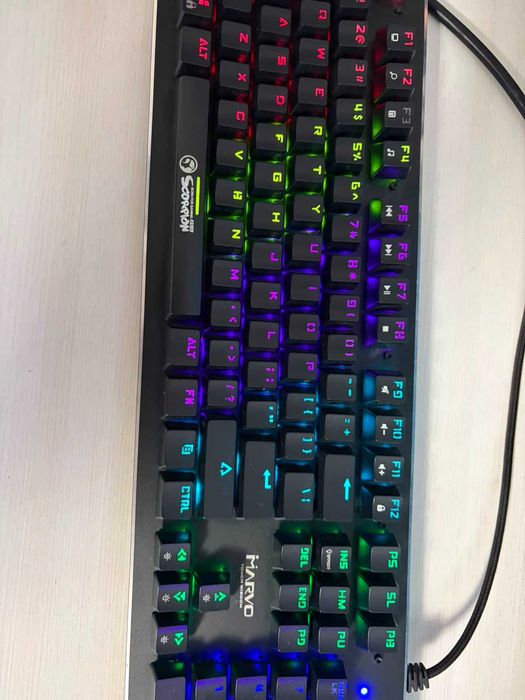 PC Gaming + Monitor + CADOU mouse și tastatură