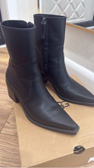 Продам сапожки Massimo dutti. Размер 37. Натуральная кожа. Удобные