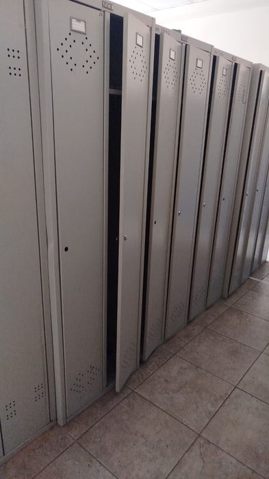 Продам металлические шкафы для раздевалки