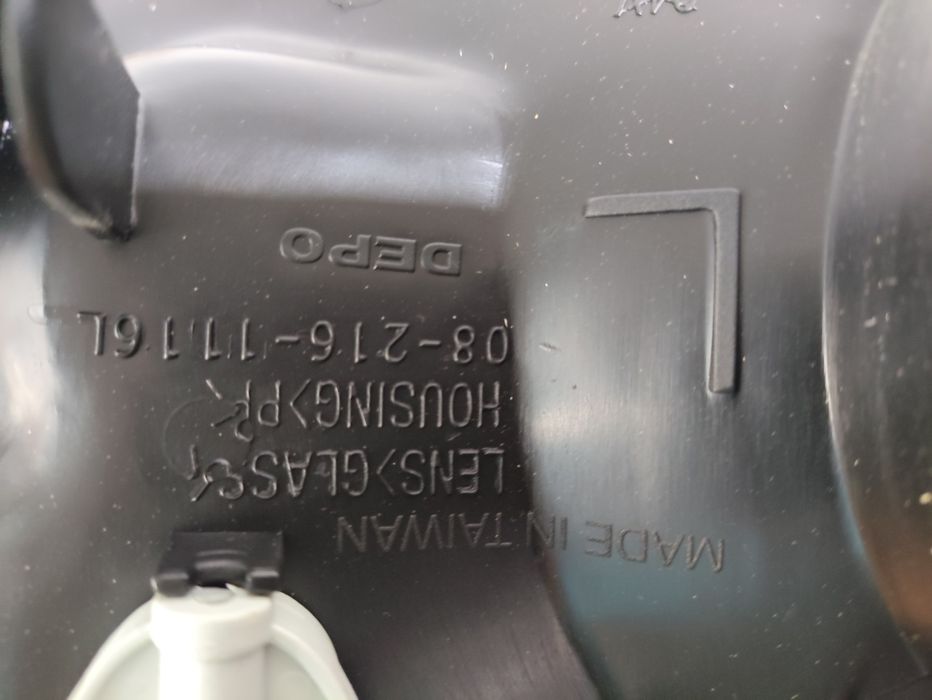 Мазда 323 фара депо Тайвань