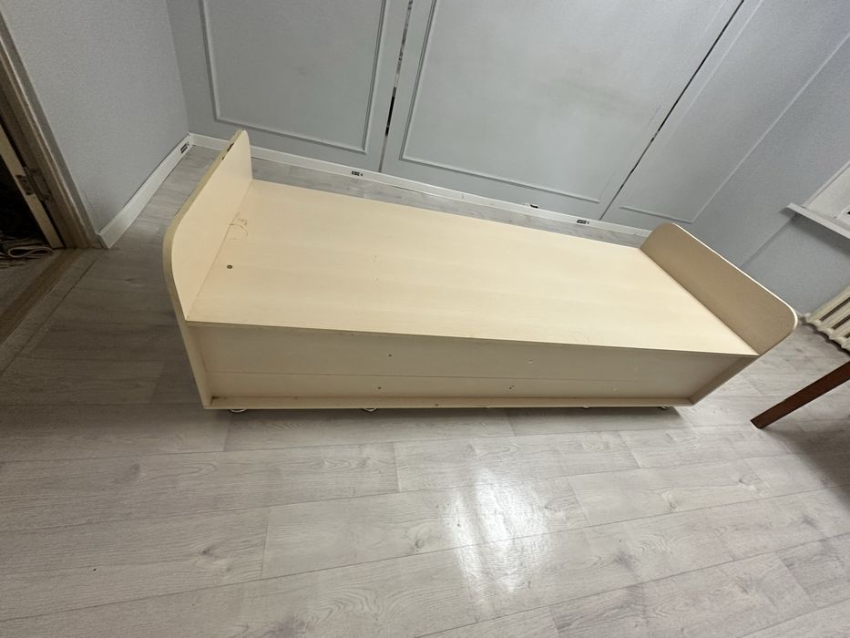 Кровать для спальню.