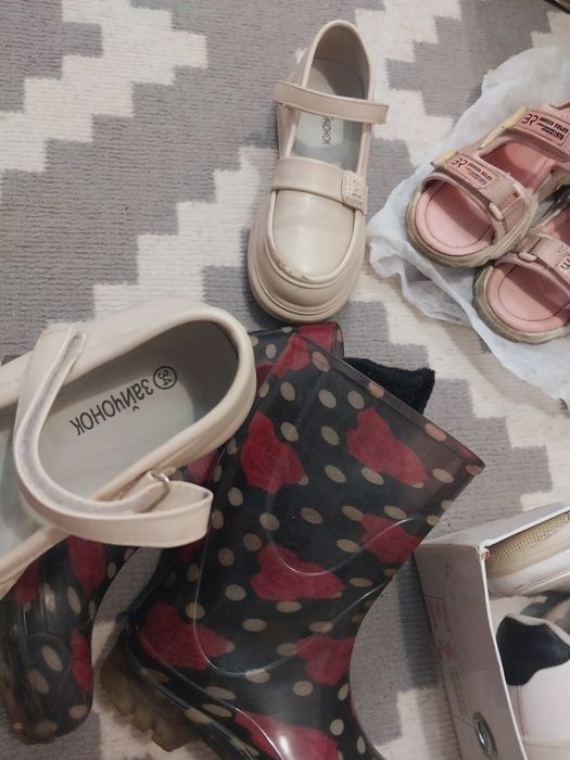 Продам всё за 5000 тыс 2 пакета больших