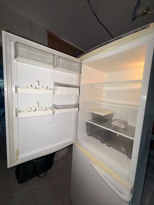 Продам холодильник и зеркало
