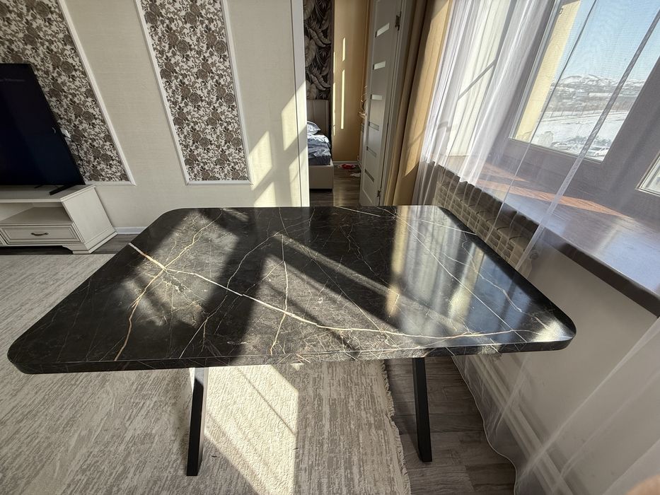 Продам стол  обеденный