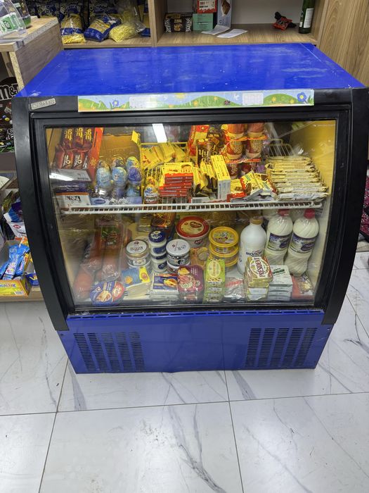 Продам витринный холодильник для магазина