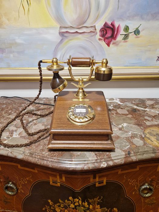 Прекрасен антикварен дървен френски телефон Lyon