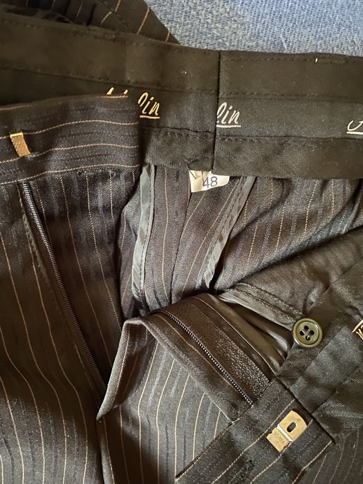 sacou , vesta și pantaloni .