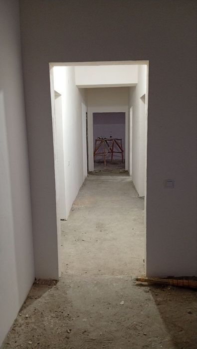 3 хонали 87 КВ ли квартира сотилади янги курилган
7 каватли уйнин