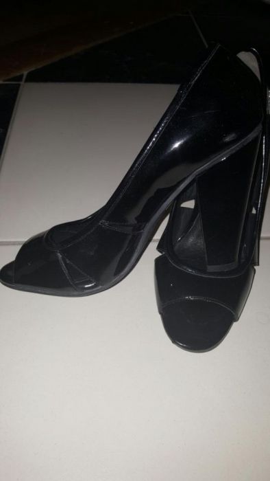 Pantofi piele lacuita Armani, nr 37, noi!
