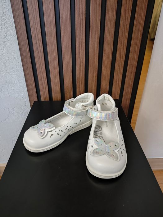 Продам детскую обувь