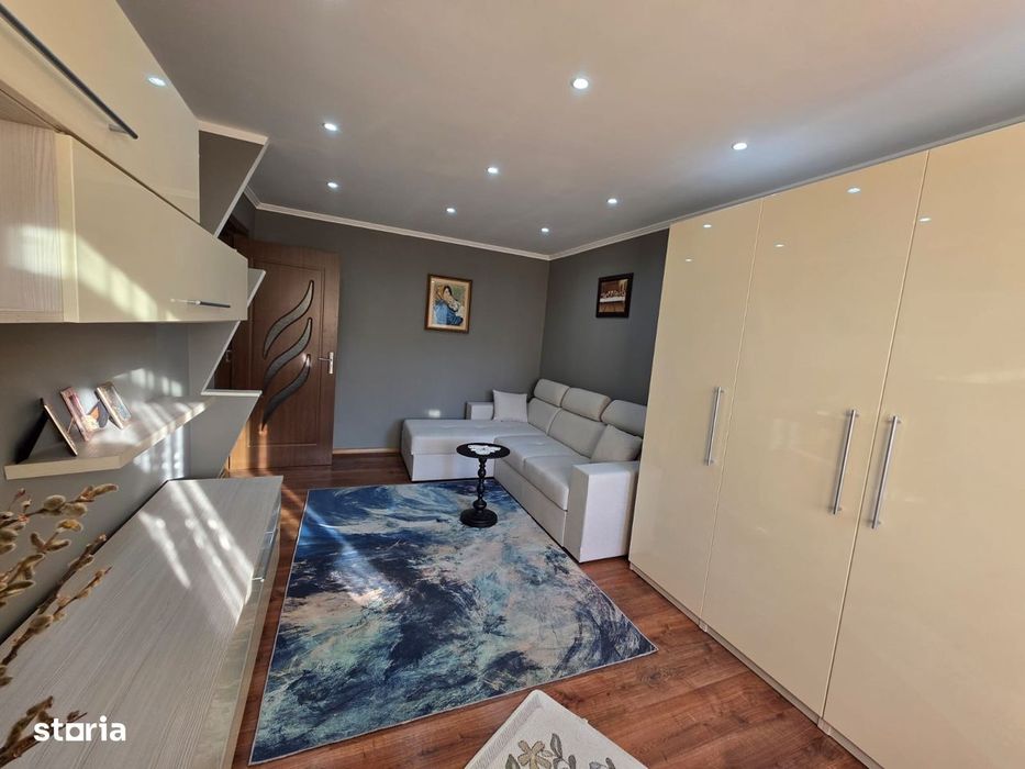 4 camere, zona Favorit, etaj intermediar, 2 balcoane, mobilat, utilat