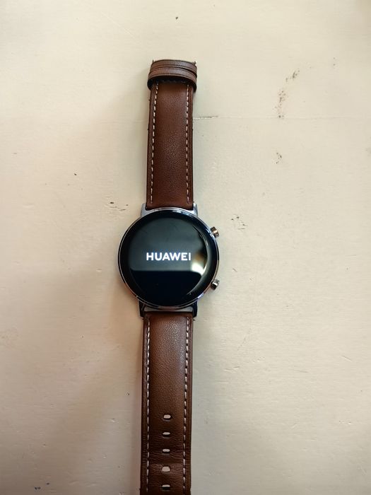 Продавам отлично запазен Huawei Watch GT2 - дамска версия