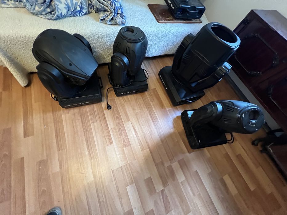 Moving heads lumini lampi