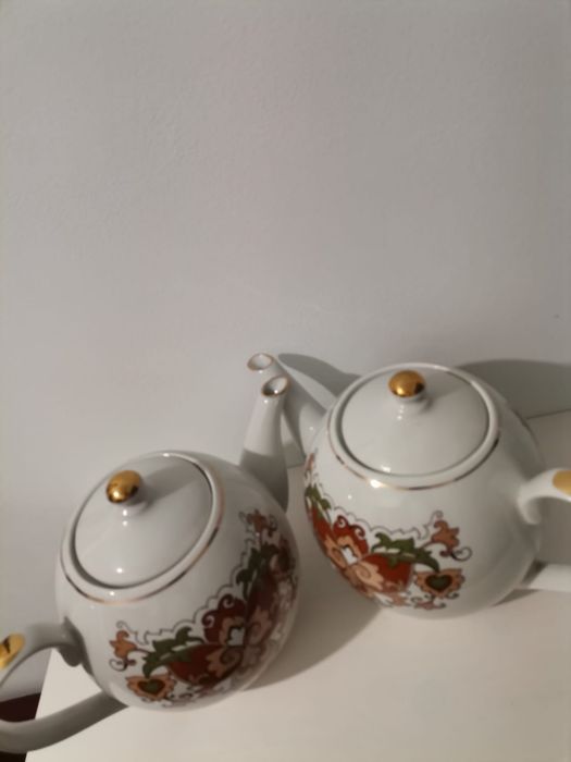 Продаю два керамических чайника