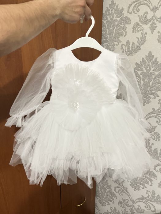 Платье на торжество , на годик