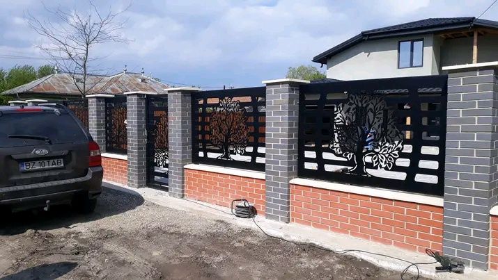 executam lucrări în construcții Case la rosu interioare