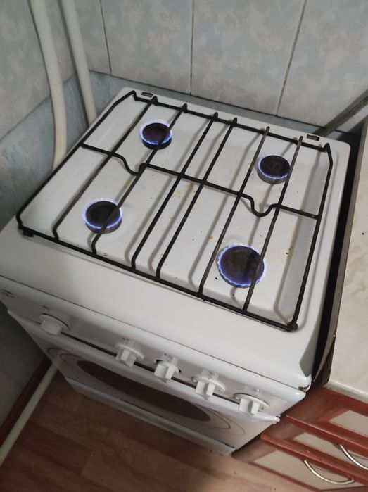 Продам газовую плиту (5 мкр)