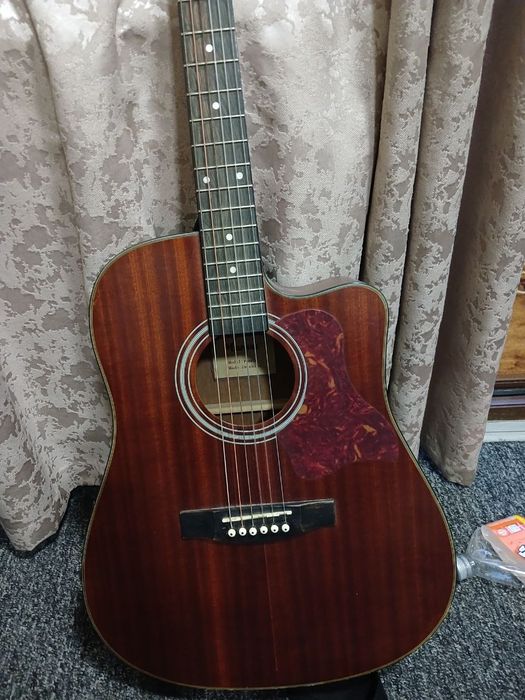 Akustik gitara sotiladi holati ideal razmeri 41 classik sim taqilgan