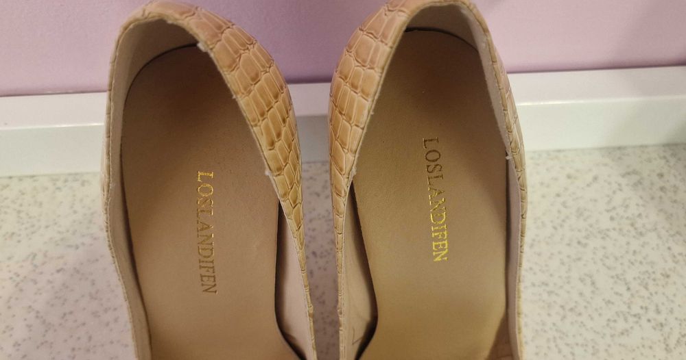 Дамски токчета, змийска кожа