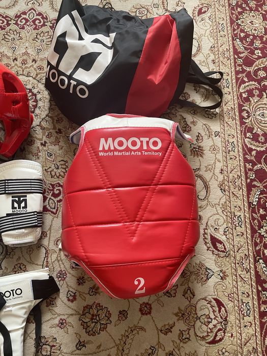 Продам кимано и щитки для таэквондо.