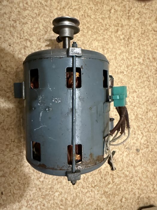 Електродвигател от пералня “Перла 05”.