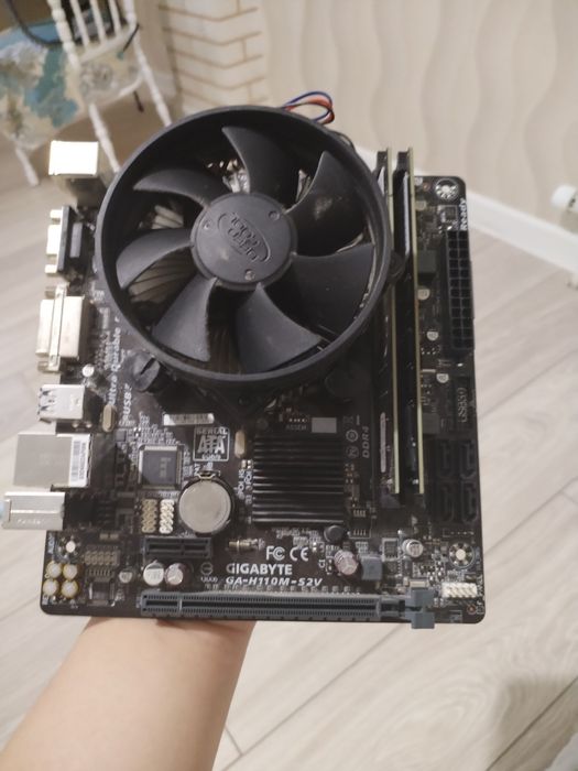 Материнка GIGABYTE GA-H110M-2V

033006

GA-H110M-S2V