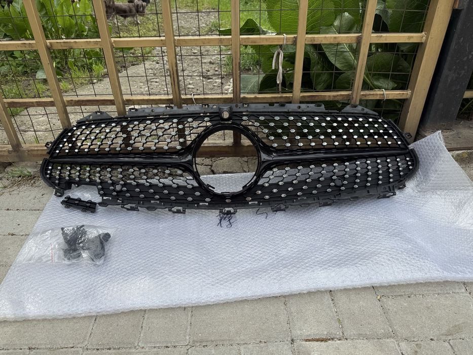 Оригинална решетка CLS c257