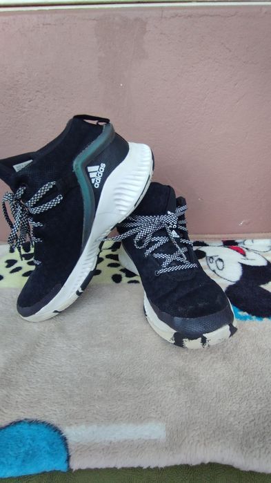 Маратонки Nike, Adidas