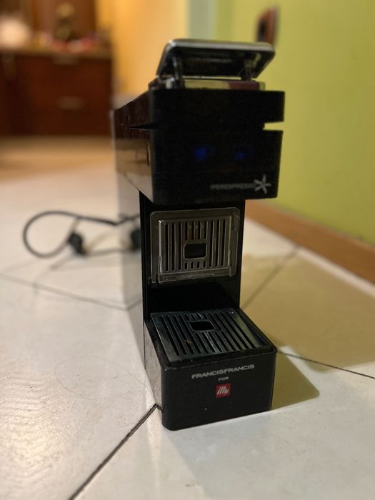 Illy Iper Espresso Francis Francis Y3 Капсулна еспресо машина