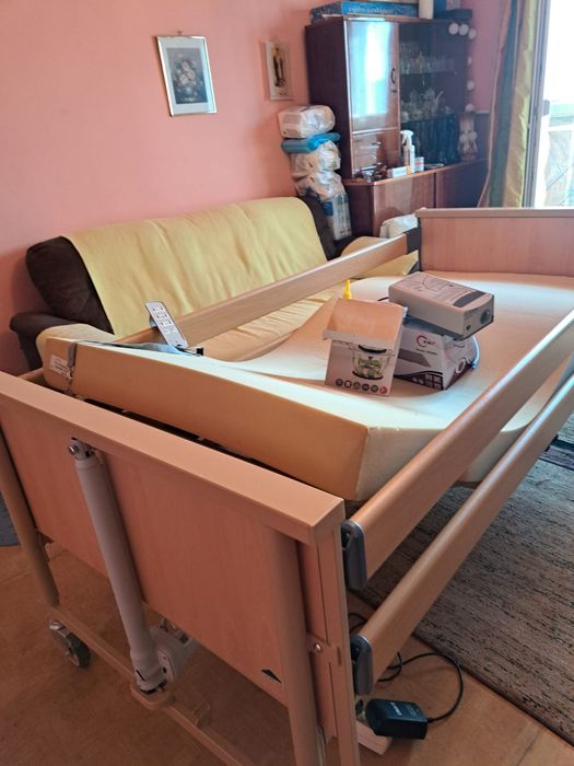 Pat Burmeier electric ingrijire pacieti, cu trei sectiuni, 4 motoare, telecomanda