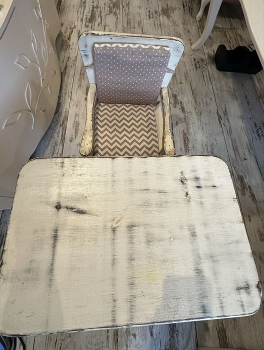 Детска масичка със столче