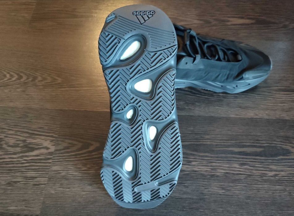 Adidas Yeezy Boost 700 MNVN nr. 36,42,44 2/3