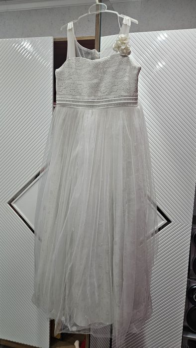 Продам платье на девочку 10000