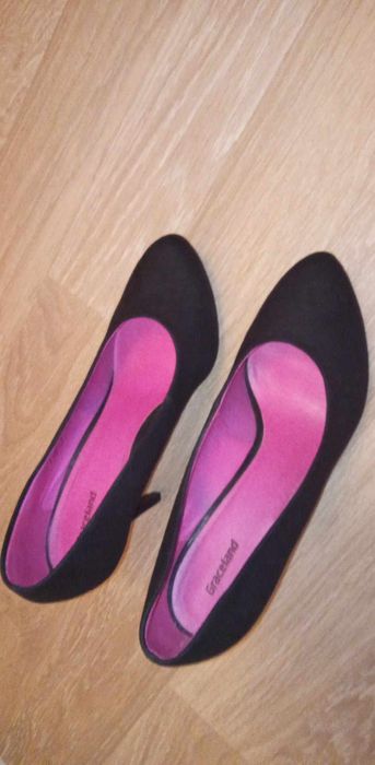 Pantofi negri cu toc Deichmann