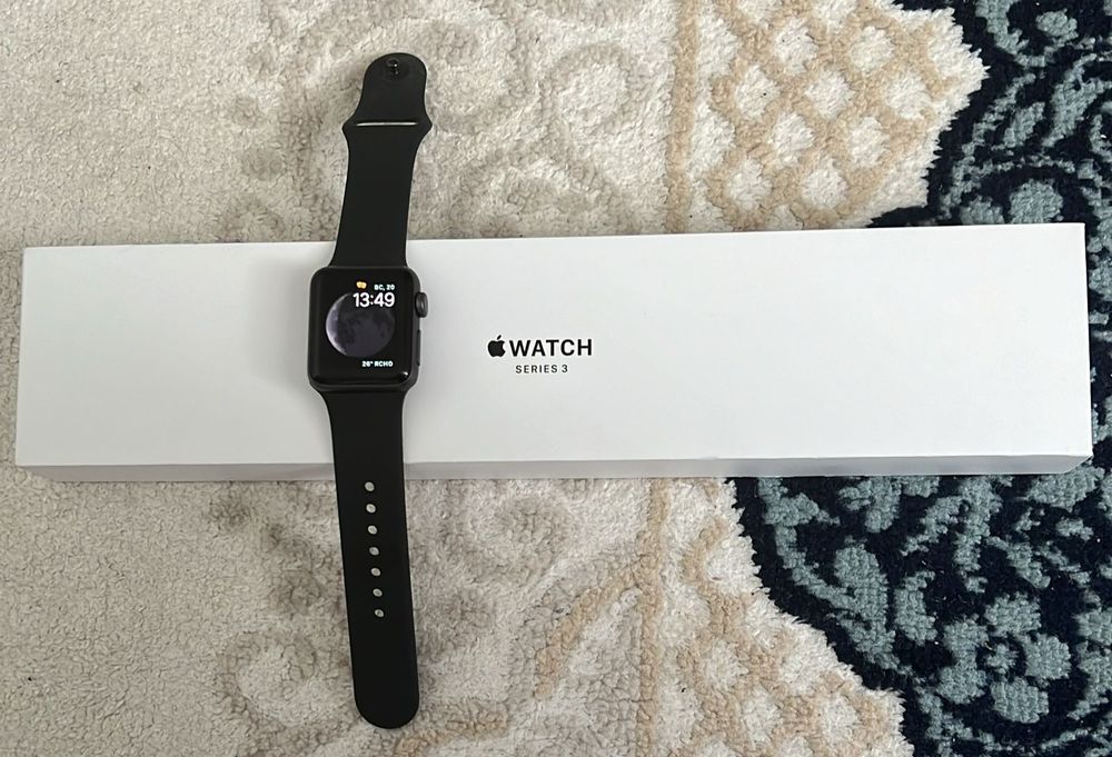 Продам apple watch series 3