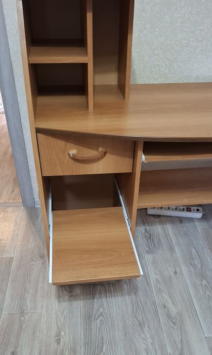 Стол компьютерный письменный