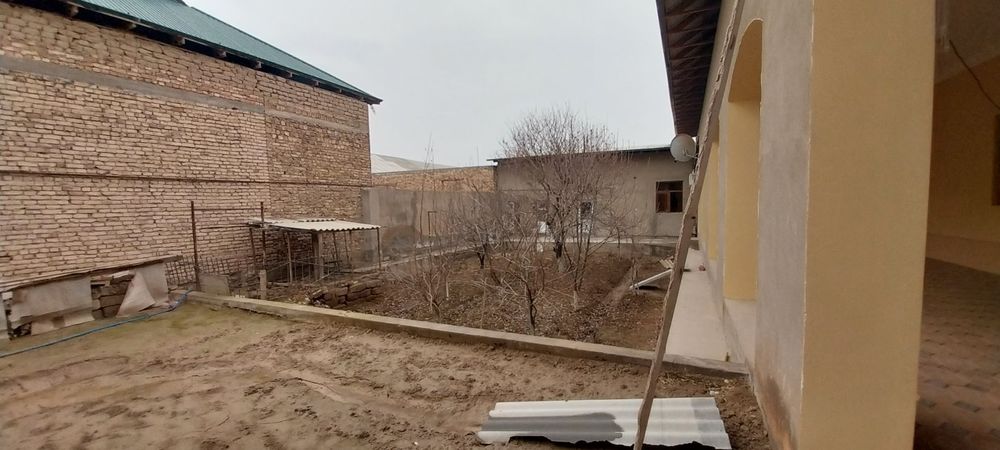 Yashashga tayyor hovli sotiladi hamma sharoitlari bor