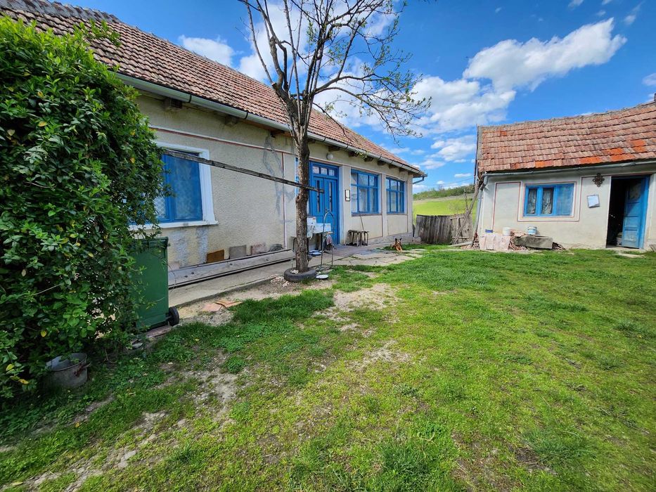 Colț de liniște și tradiție în Sălaj –teren generos + casă bătrânească