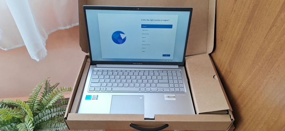 ASUS VivoBook 15 / 16GB RAM / 512 SSD / КАТО НОВ / ГАРАНЦИЯ/WINDOWS  11,мишка безчична